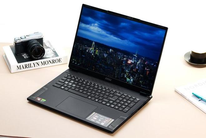 5图赏:高性能笔记本中的“西装暴徒”微星绝影18 AI+ 锐龙版 202(图3) 5图赏:高性能笔记本中的“西装暴徒”微星绝影18 AI+ 锐龙版 202(图3)